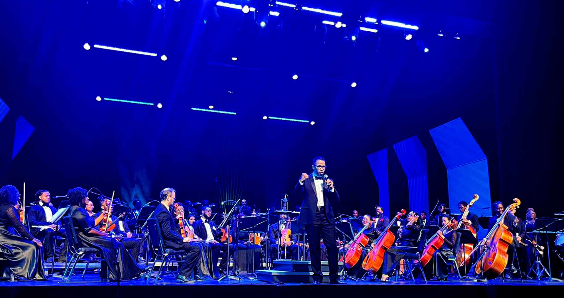 DR Henery recieving Flowers from Ambassador Cordero